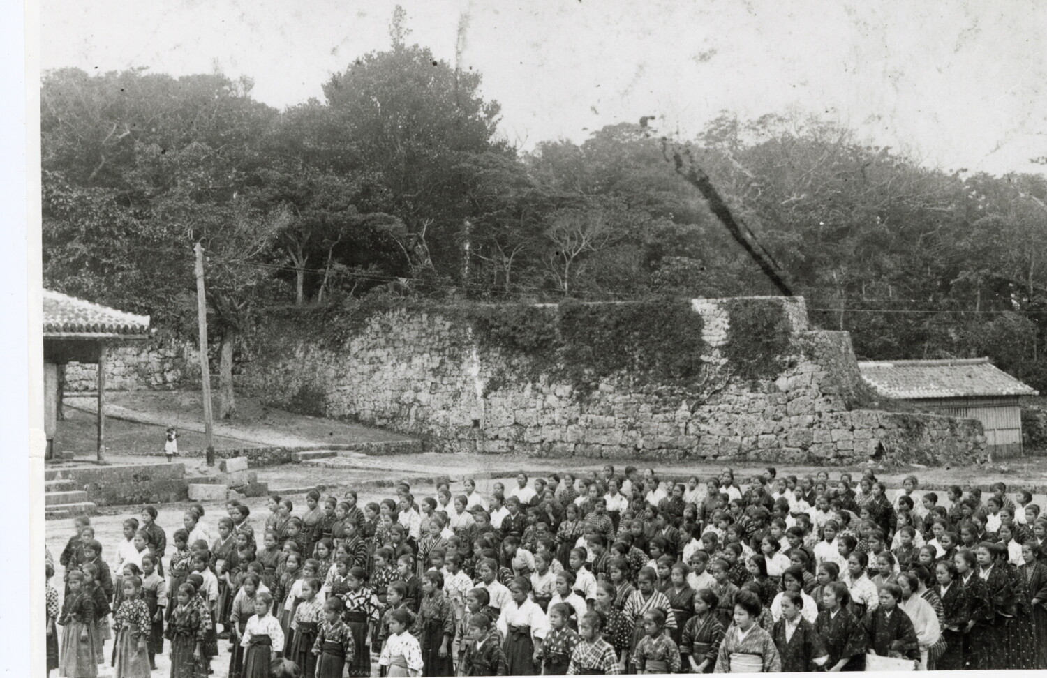 沖縄県首里市立女子工芸学校　卒業記念写真帖　1931年