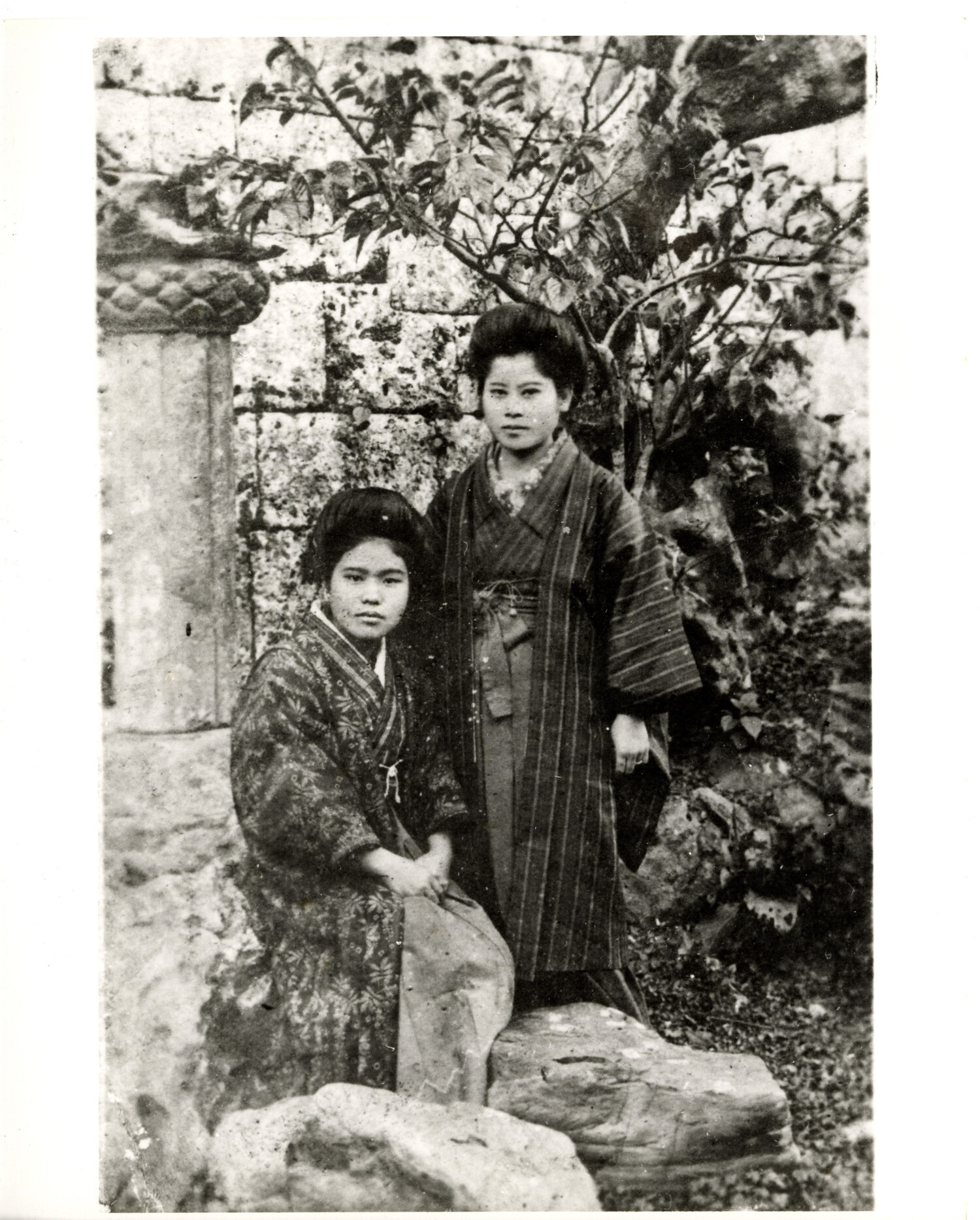 沖縄県首里市立女子工芸学校　卒業記念写真帖　1931年