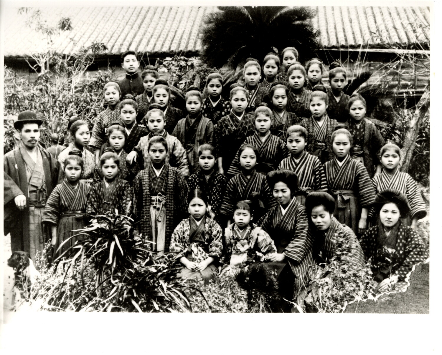 沖縄県首里市立女子工芸学校　卒業記念写真帖　1931年
