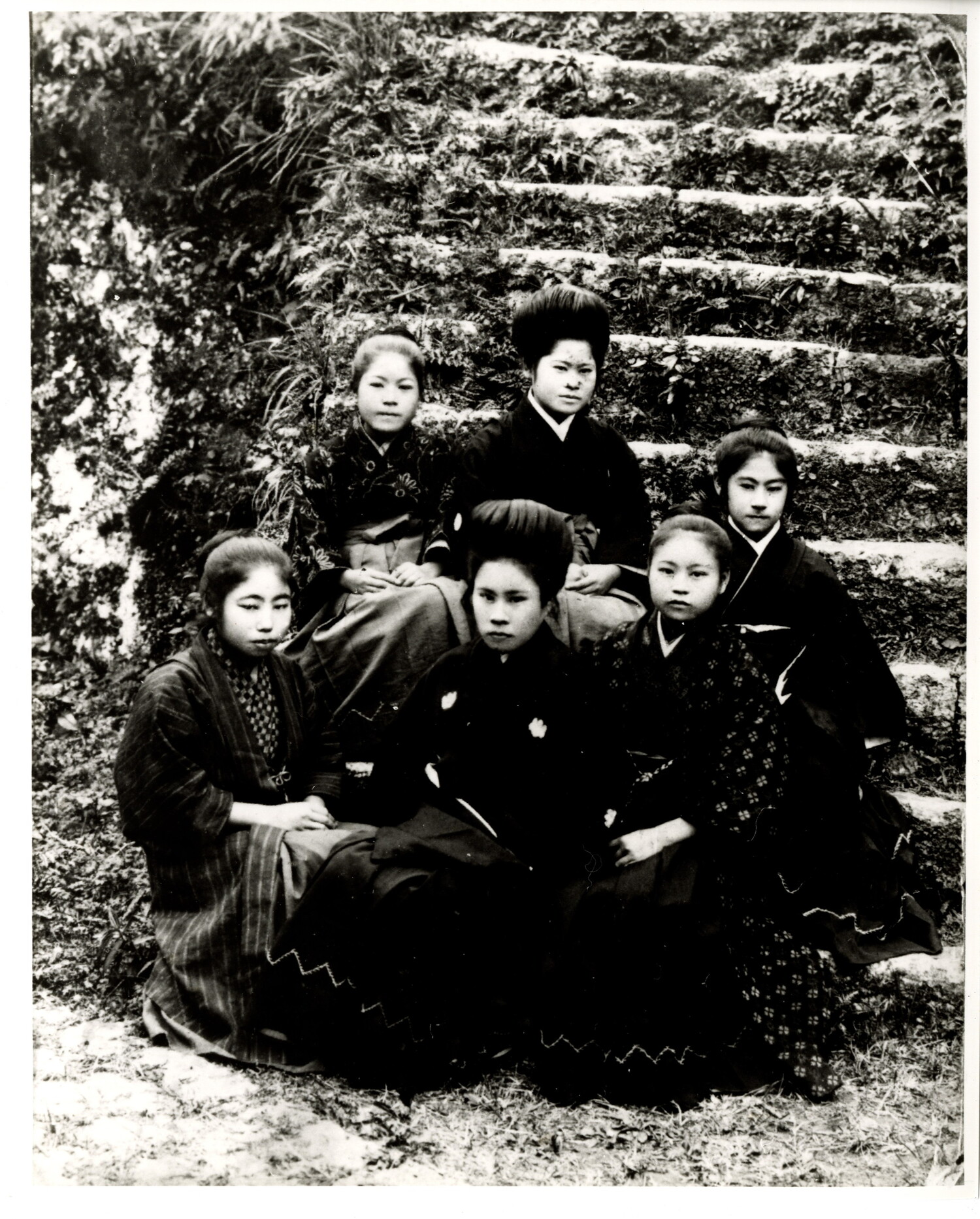 沖縄県首里市立女子工芸学校　卒業記念写真帖　1931年