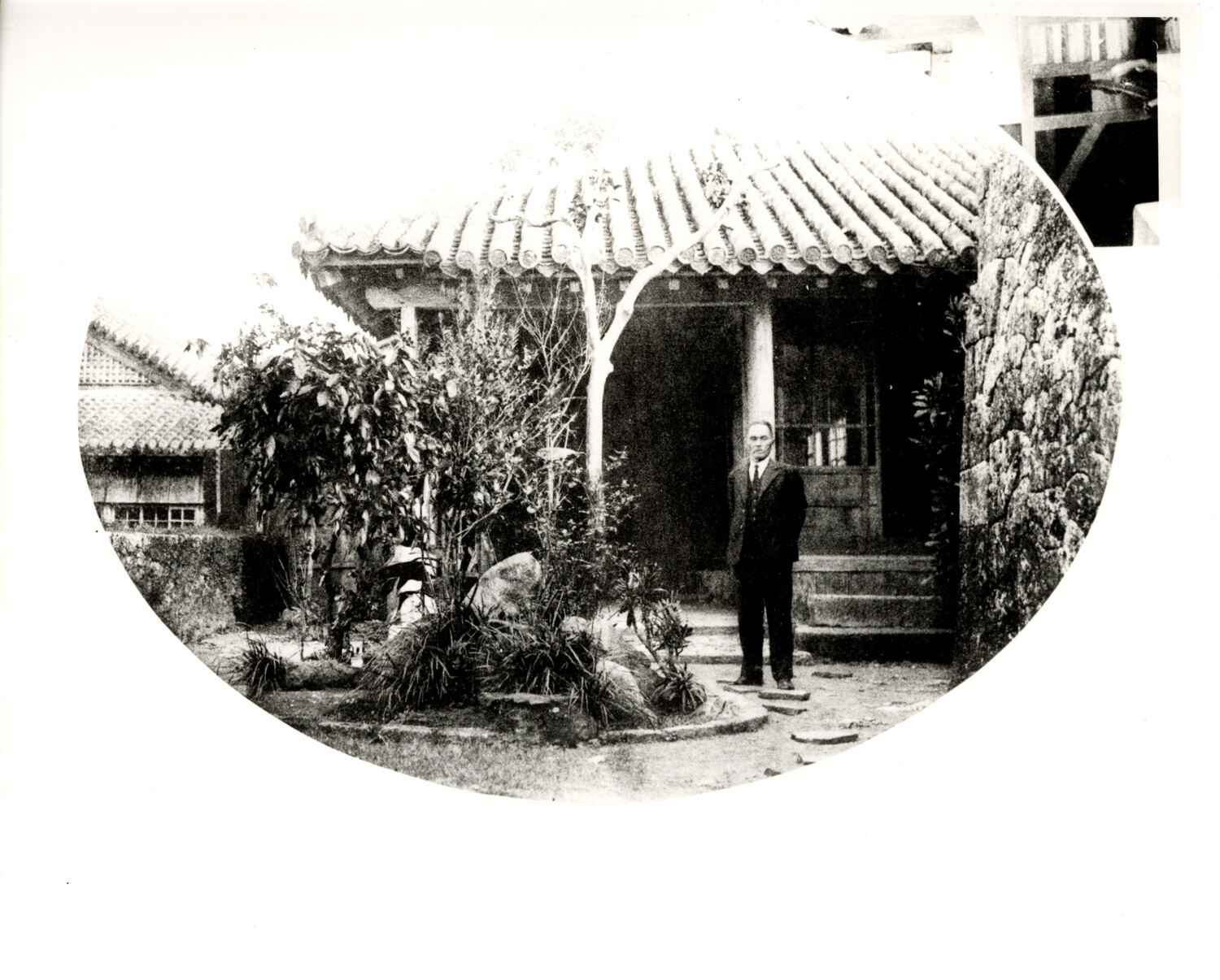 沖縄県首里市立女子工芸学校　卒業記念写真帖　1931年